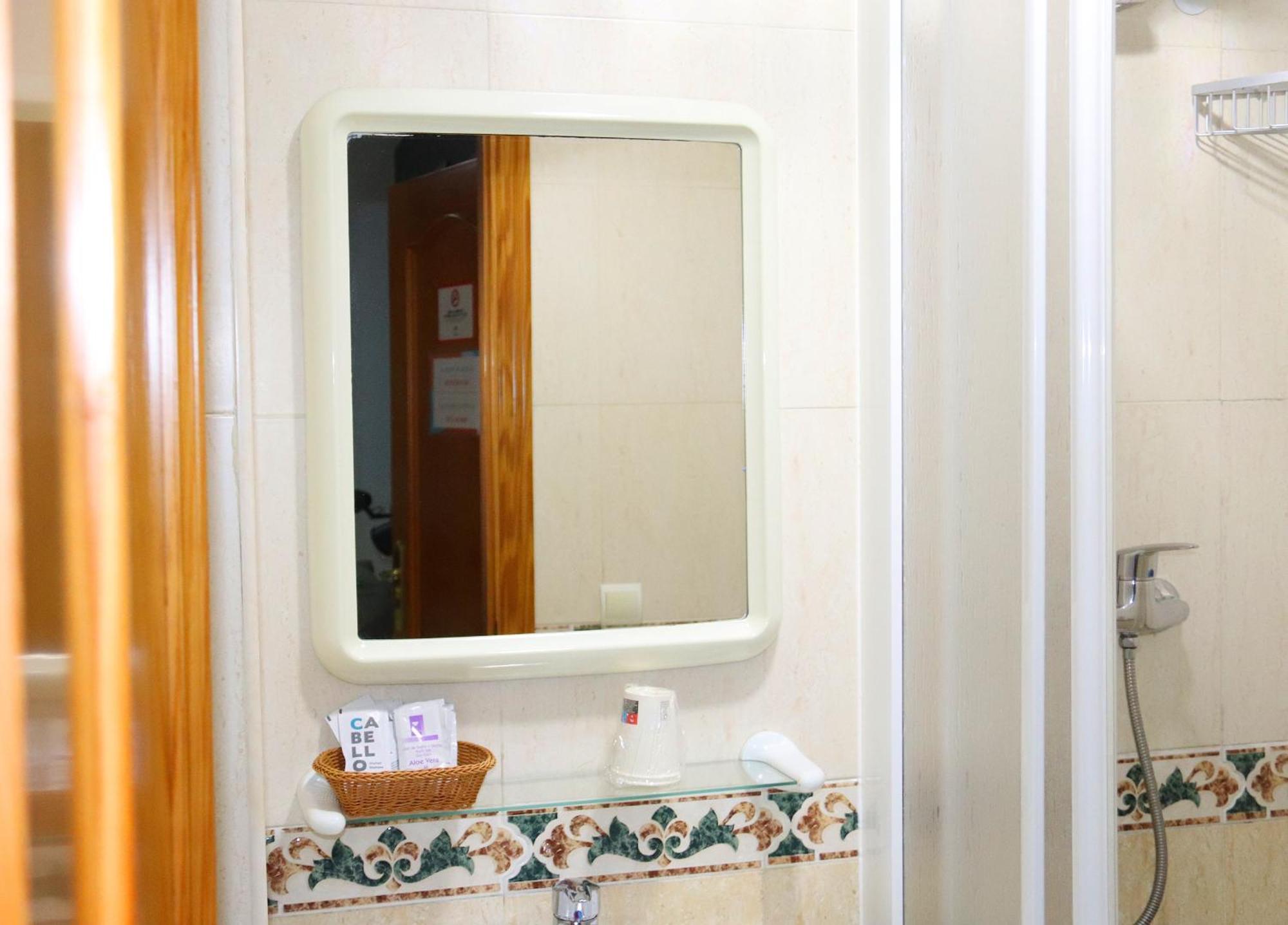 Hostal La Estacion Benajarafe Εξωτερικό φωτογραφία